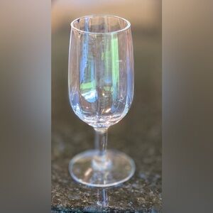 Clear Crystal Wine Glass - Elegant Home Dining Glassware
